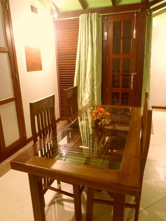 Nilas Guesthouse Хикадува Стая снимка