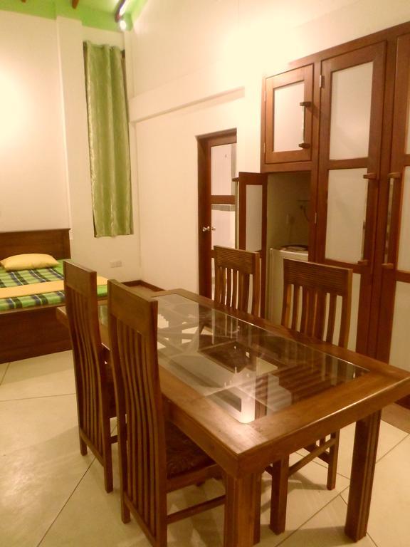 Nilas Guesthouse Хикадува Стая снимка