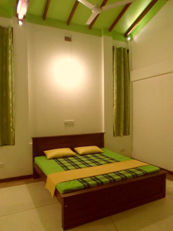Nilas Guesthouse Хикадува Стая снимка