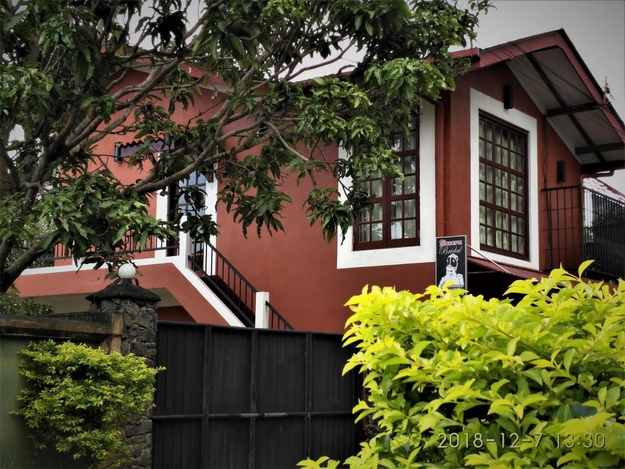 Nilas Guesthouse Хикадува Екстериор снимка